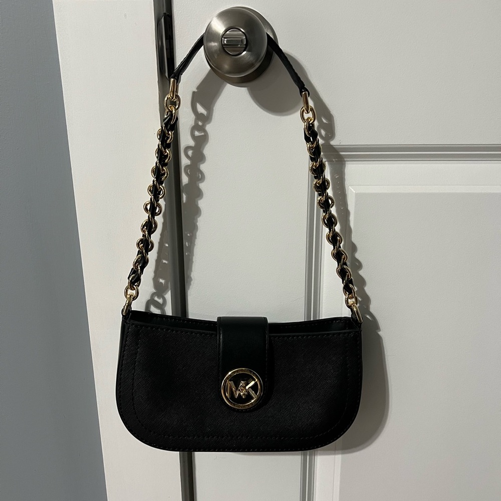 Michael Kors Carmen leather shoulder bag!